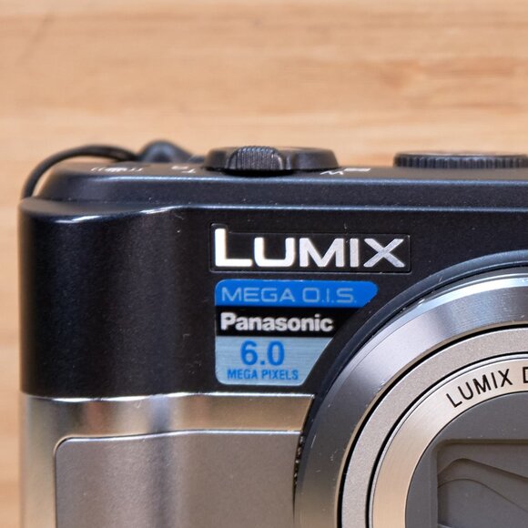 Panasonic LUMIX DMC-LZ5 6MP Digital Camera, 6x Optical Zoom, Made in Japan - Picture 3 of 9